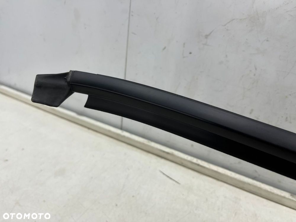 Listwa Mazda 2 III DJ DL 14r.- NOWA lewa tylna listwa zgarniająca uszczelka zewnętrzna drzwi - 2