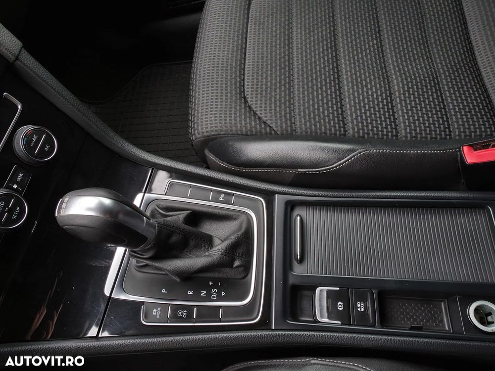 Volkswagen Golf 2.0 BlueTDI DSG Highline - 16