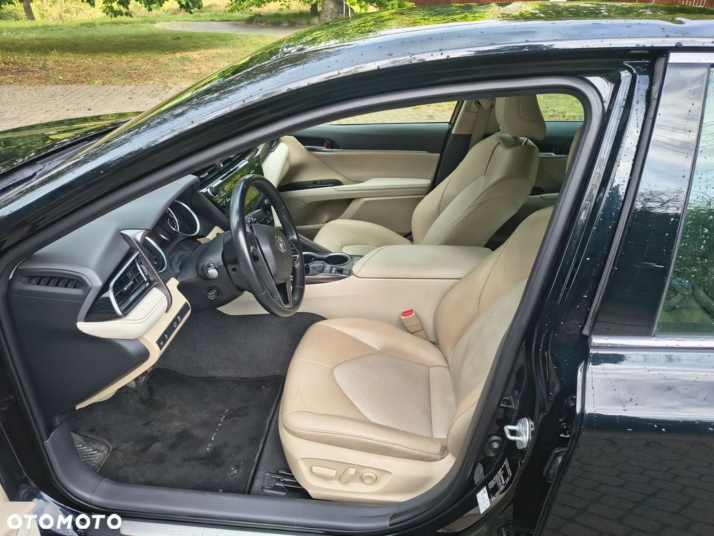 Toyota Camry 2.5 Hybrid Executive CVT - 10
