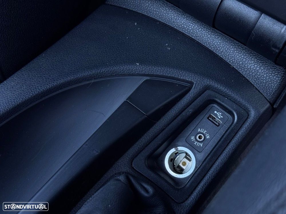 BMW 118 d Pack M - 17