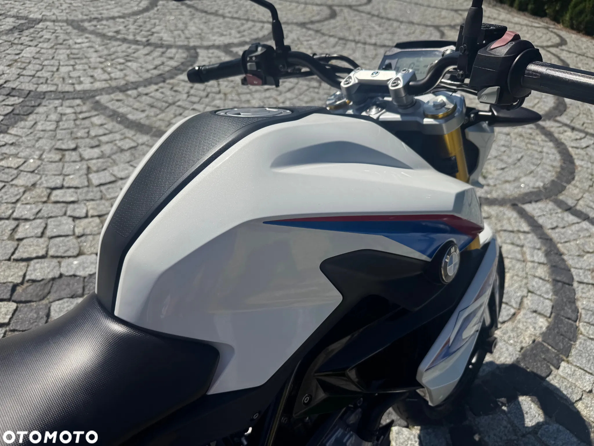 BMW G - 16
