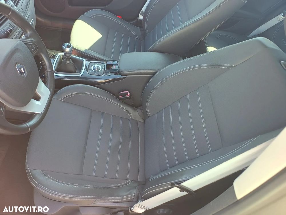 Renault Laguna dCi 110 FAP Bose Edition - 4