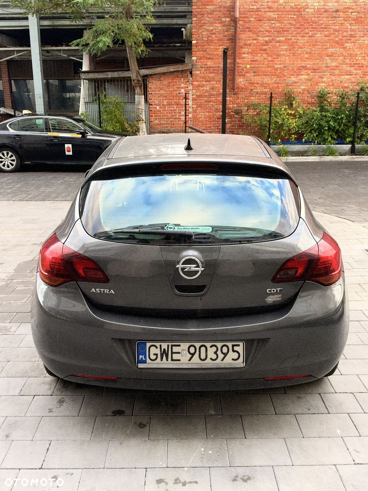 Opel Astra 2010 photo 3