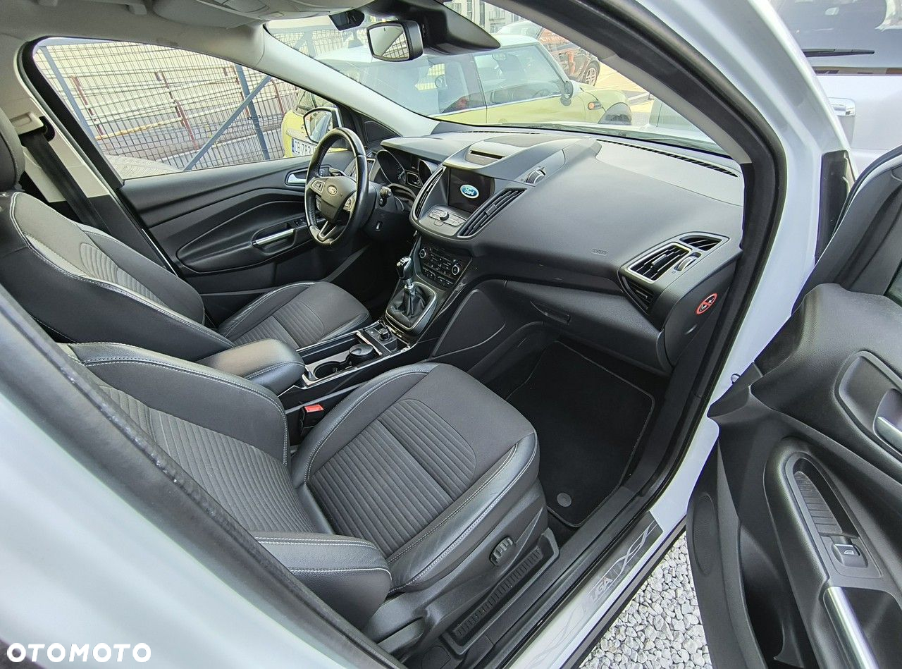Ford Kuga 1.5 EcoBoost 2x4 Titanium - 19