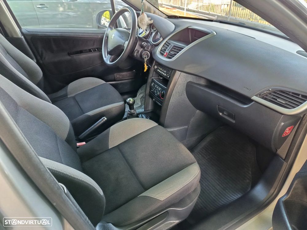 Peugeot 207 1.4 HDi Premium - 5