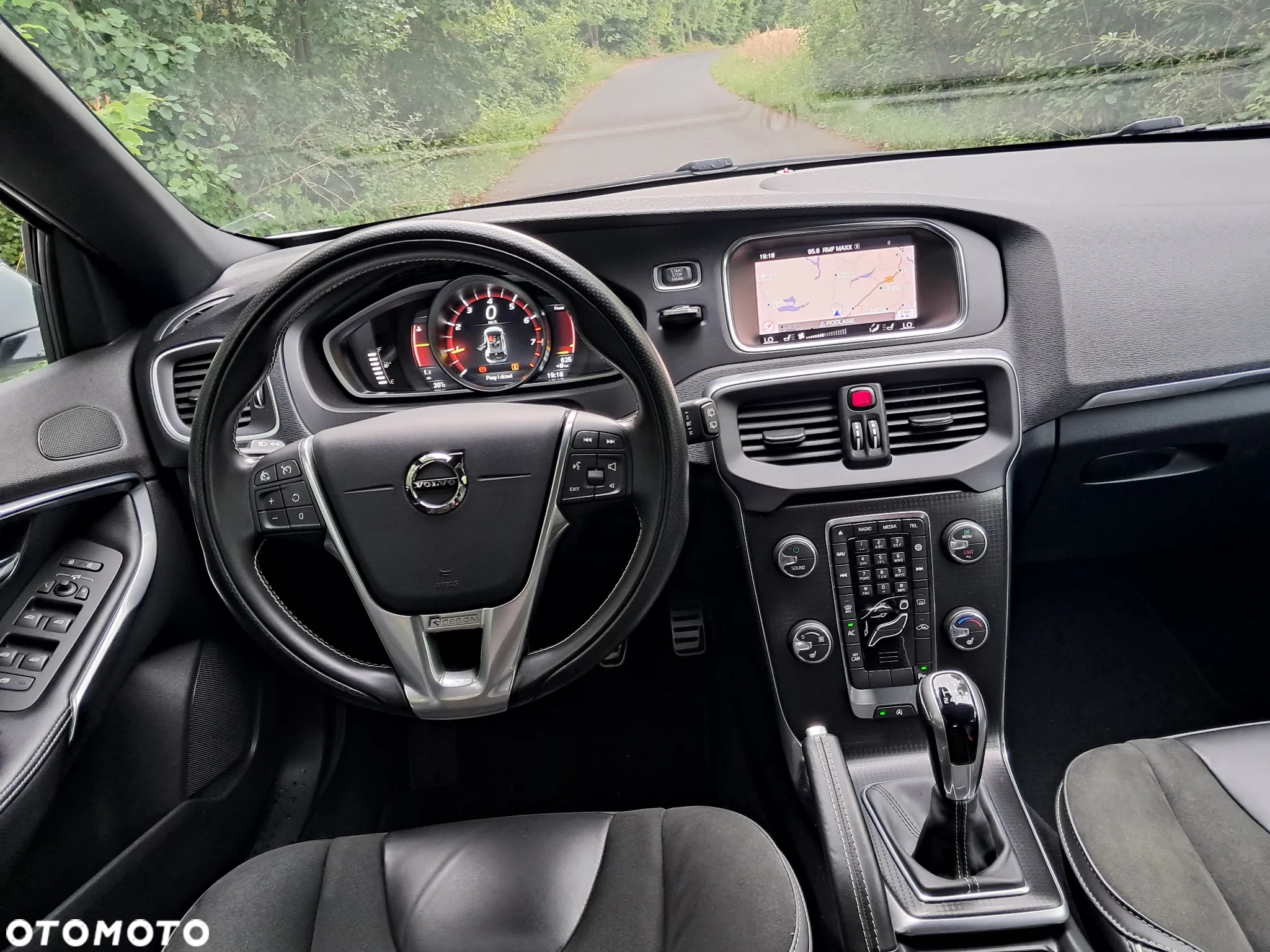 Volvo V40 T2 Drive-E R-Design Momentum - 6