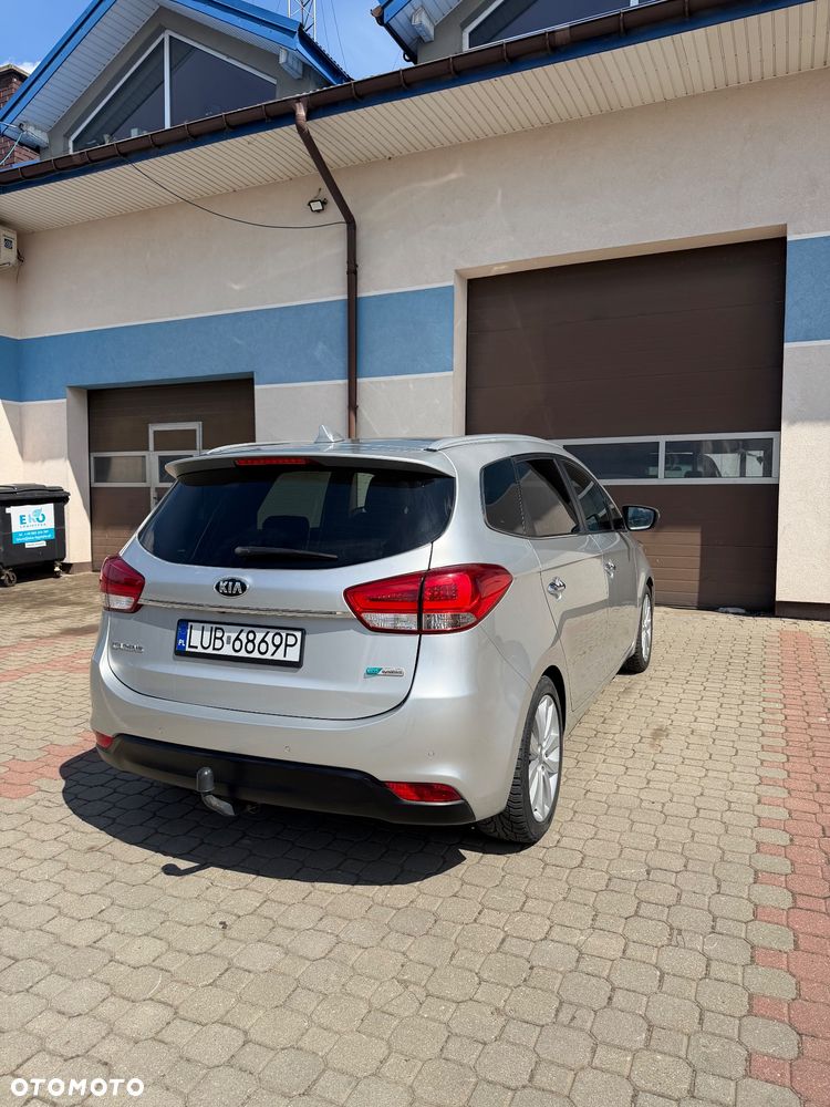 Kia Carens - 12