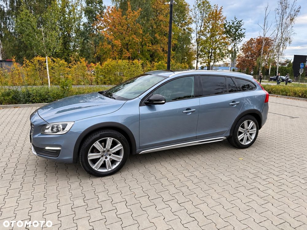 Volvo V60 Cross Country 2016 photo 2