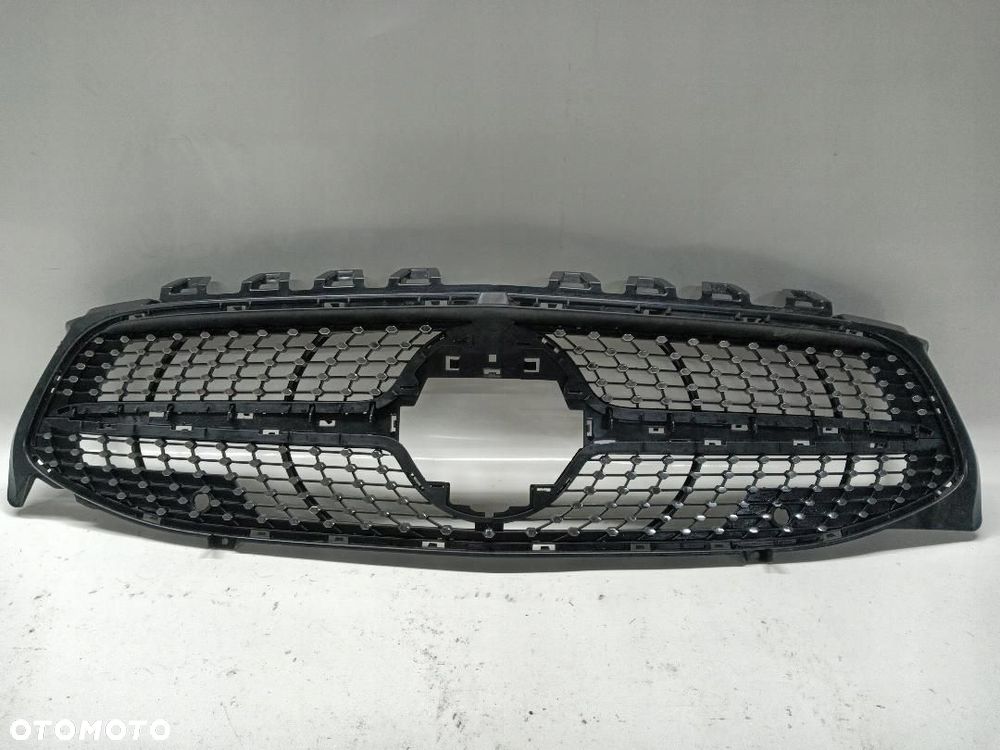 ATRAPA GRILL MERCEDES CLA W118 2018- - 1