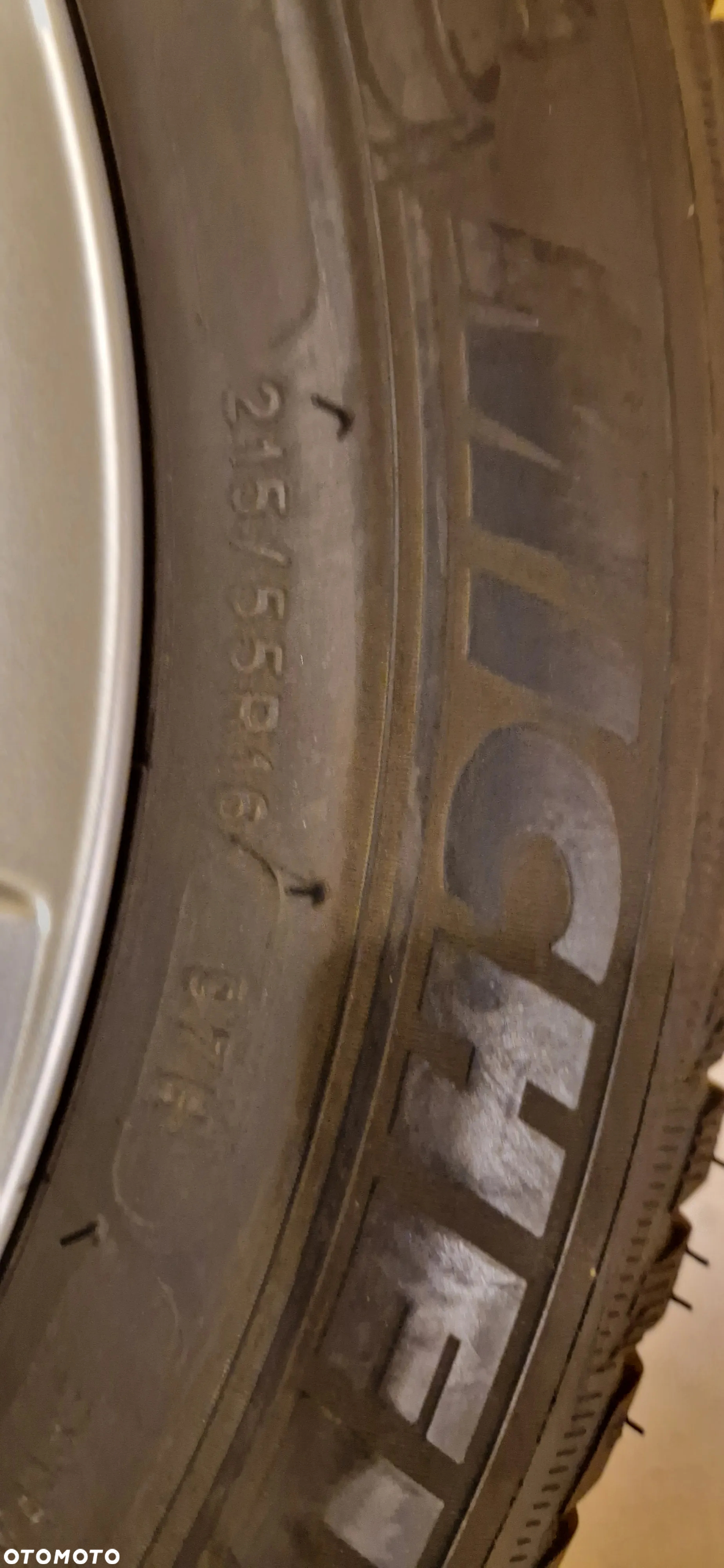 Sprzedam komplet kół z felgami aluminiowymi do VW Passata. Opony Michelin 215/55/R16 - 20
