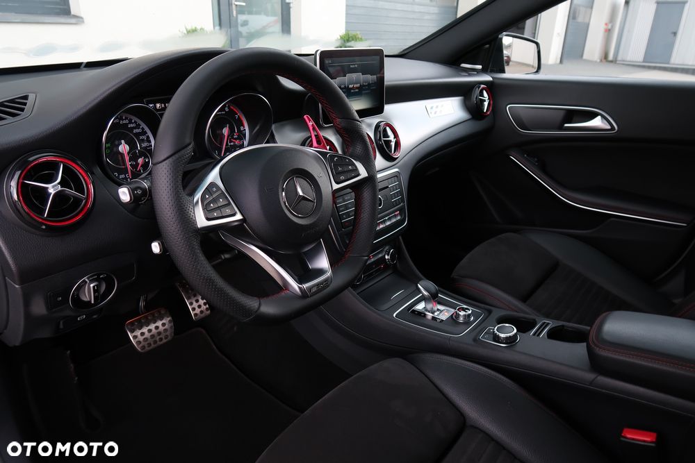 Mercedes-Benz CLA AMG 45 4-Matic - 25