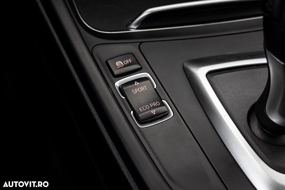BMW Seria 3 318i Touring Aut. - 35
