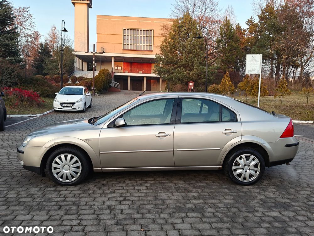 Ford Mondeo 2.0 Ambiente - 13