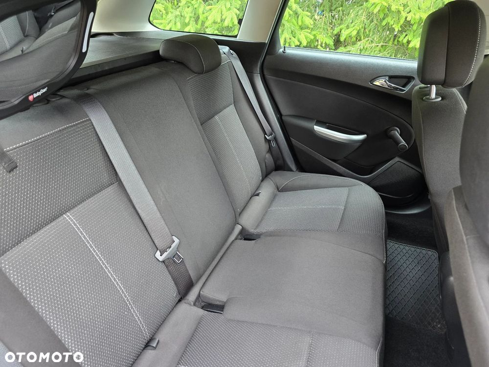 Opel Astra 1.4 T Sport - 25