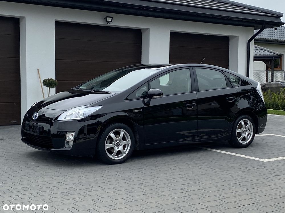 Toyota Prius (Hybrid) - 2