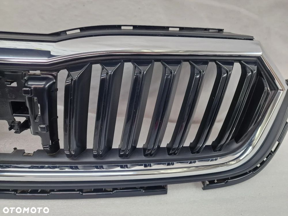 SKODA OCTAVIA 4 IV 5E3 19- ATRAPA / GRILL PRZEDNI PRZÓD , NR 5E3807723 , ŁADNA , NR AUKCJI GL717 - 3