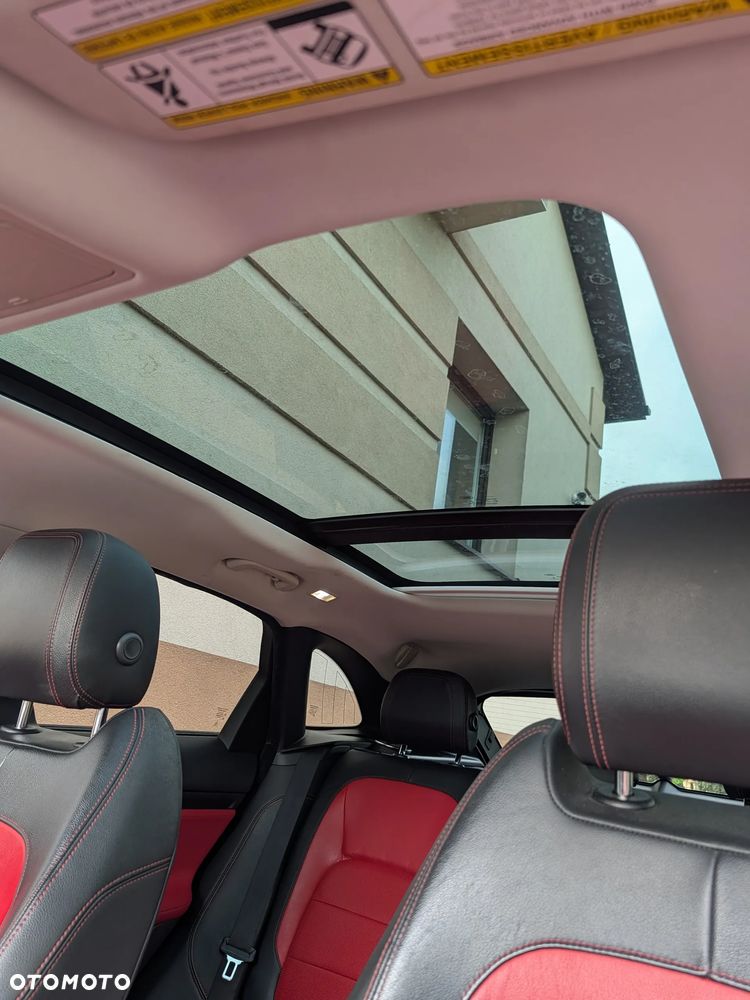 Jaguar F-Pace 30t AWD R-Sport - 33