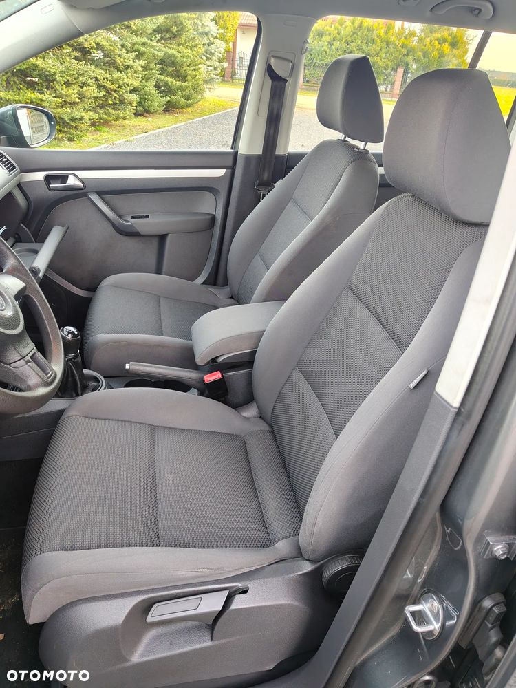 Volkswagen Touran 2.0 TDI DPF STYLE - 23