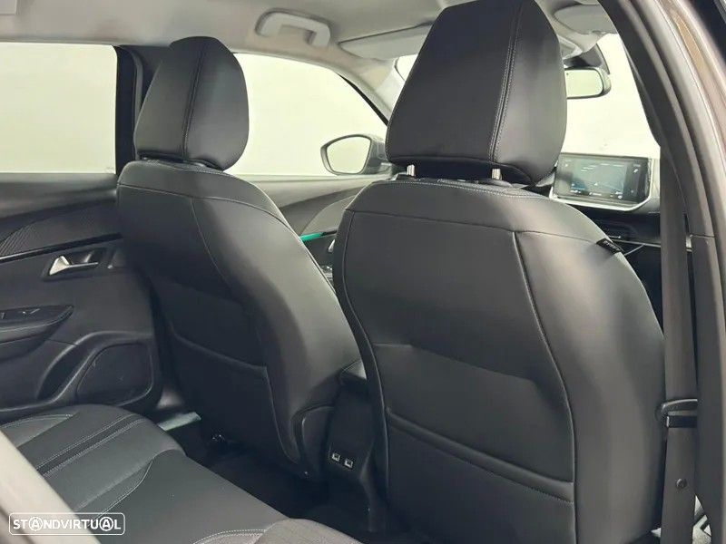 Peugeot 2008 1.5 BlueHDi Allure EAT8 - 24