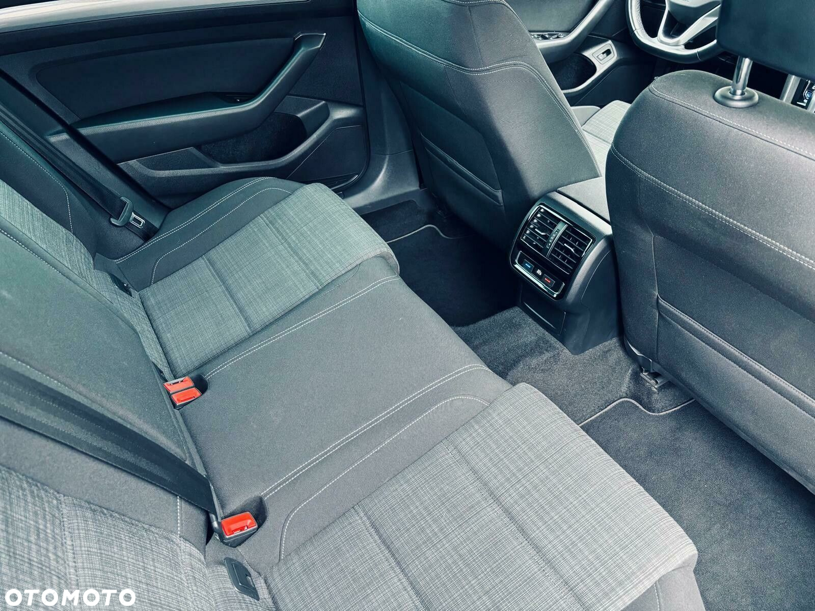 Volkswagen Passat - 18