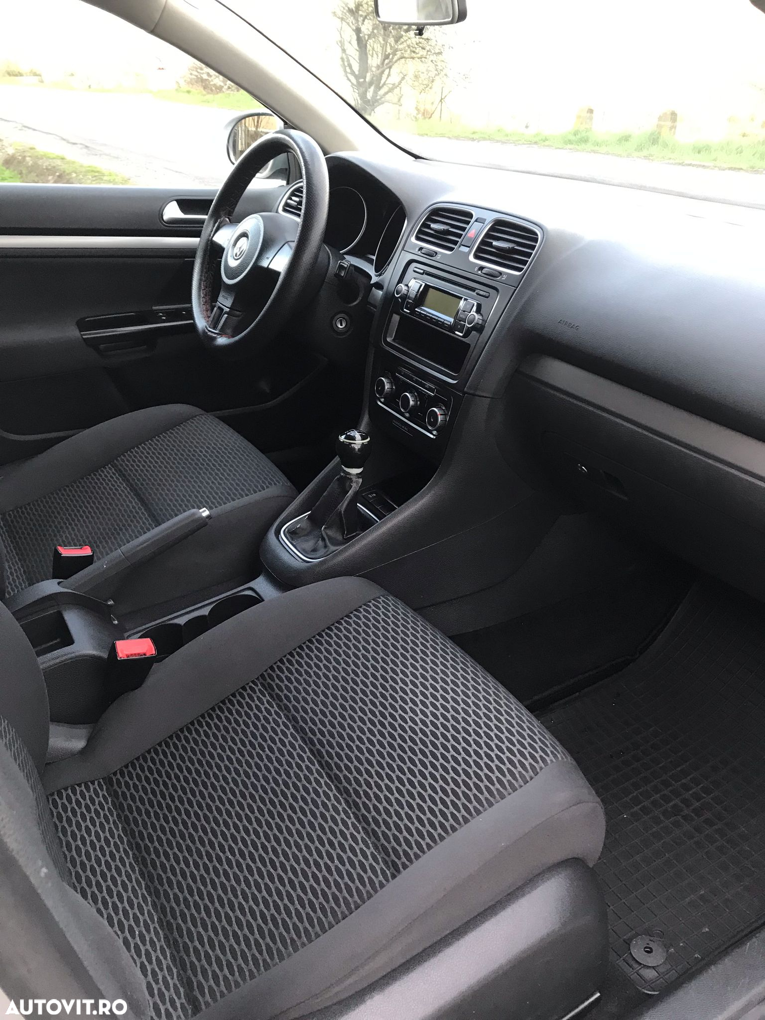Volkswagen Golf 1.6 TDI DPF Highline - 9
