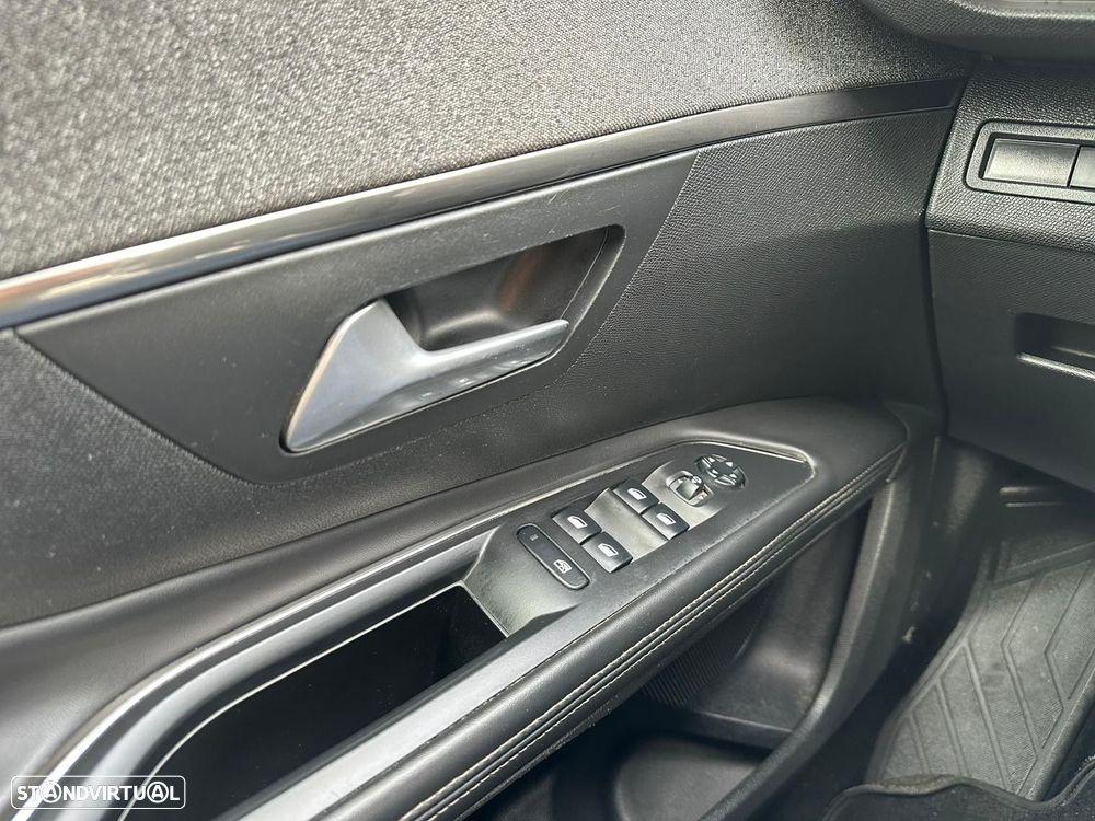 Peugeot 5008 1.6 BlueHDi Allure EAT6 - 23