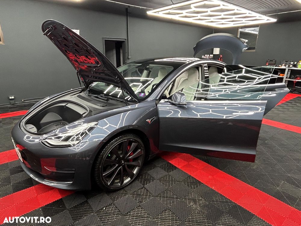 Tesla Model 3 - 9