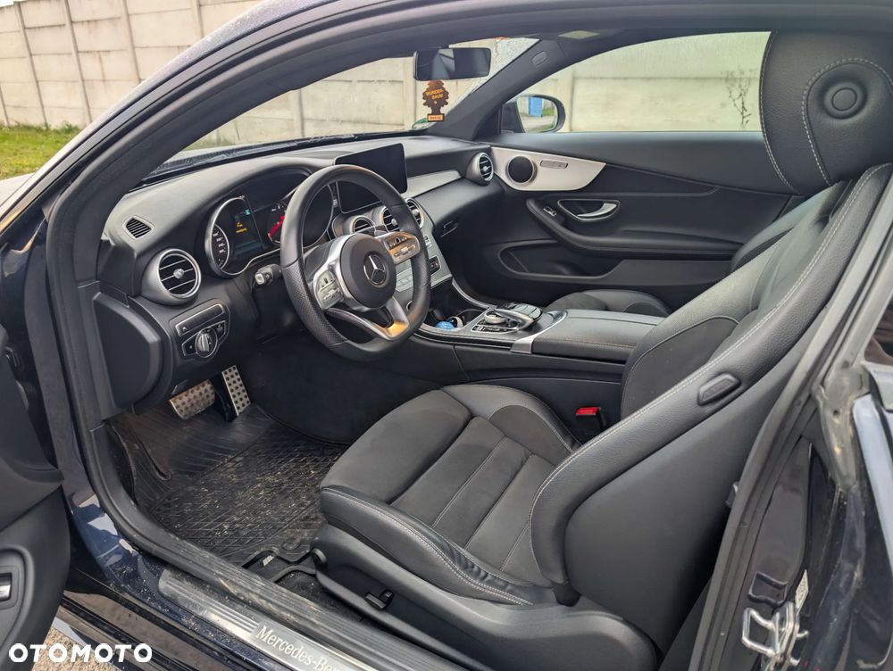 Mercedes-Benz Klasa C 300 Coupe 9G-TRONIC AMG Line - 13