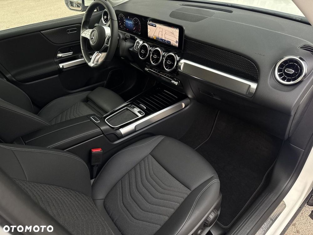 Mercedes-Benz GLB - 25