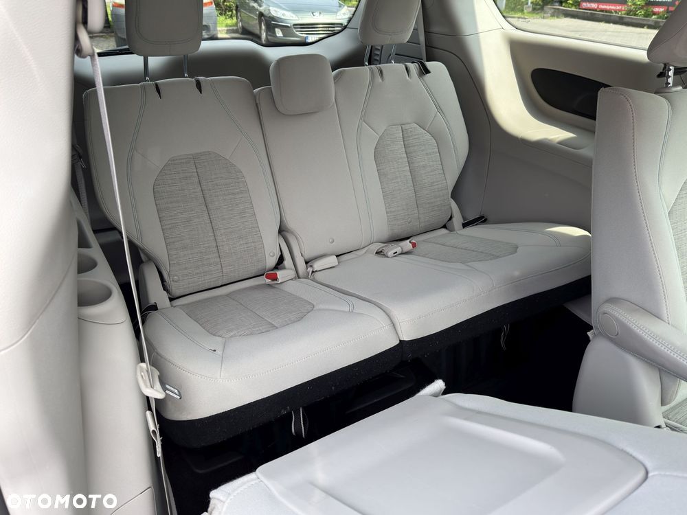 Chrysler Pacifica - 11