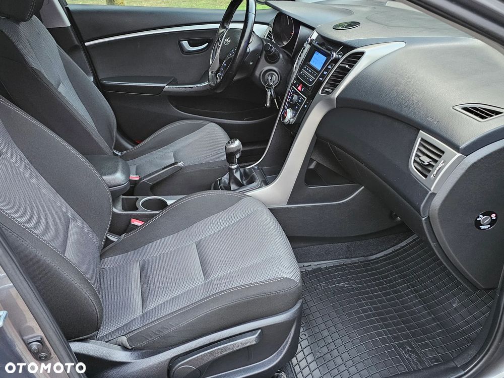 Hyundai i30 blue Kombi 1.4 YES Silver - 19