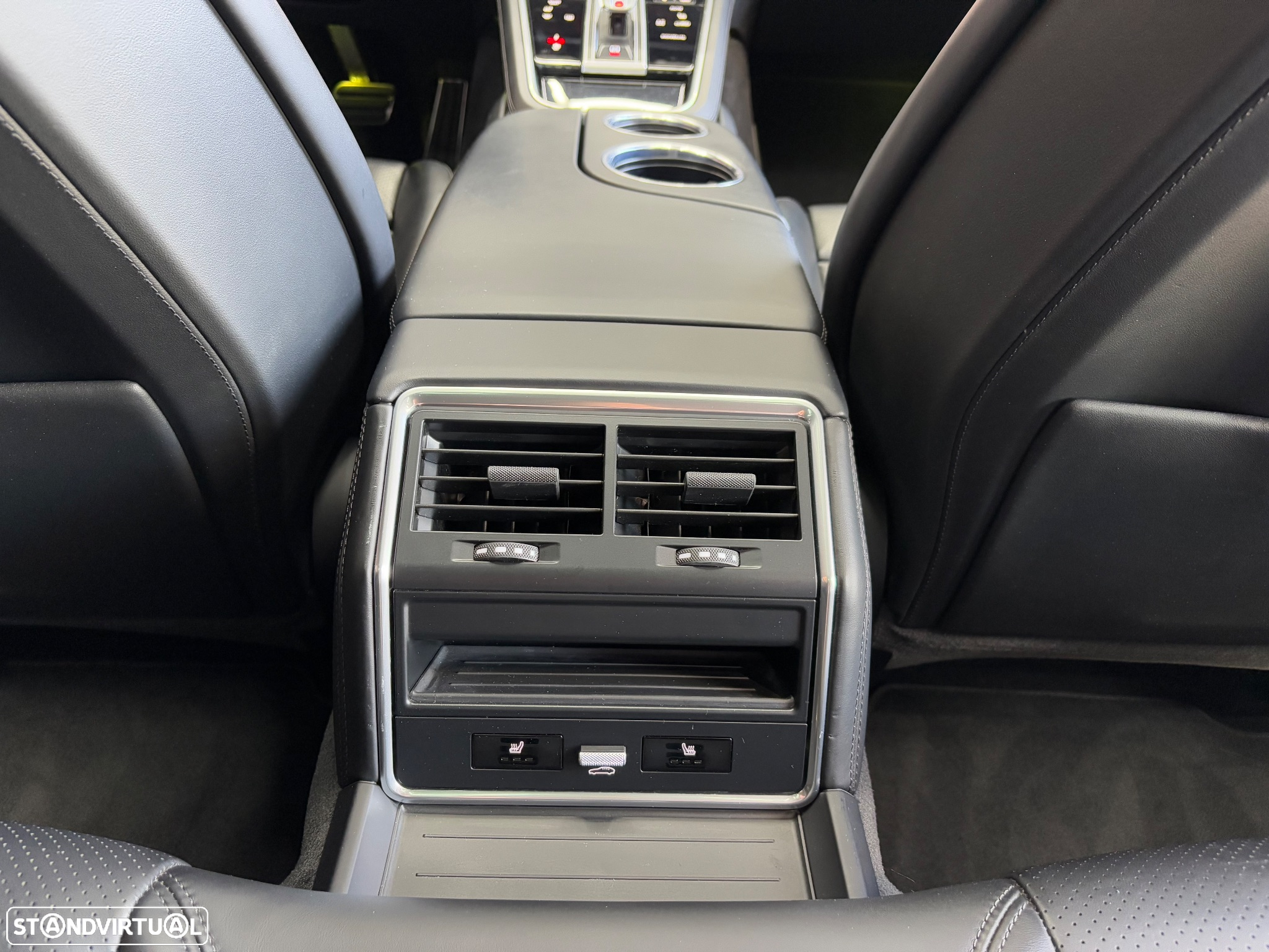 Porsche Panamera 4 E-Hybrid - 40