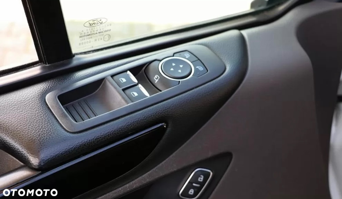Ford Tourneo Custom 320 L2H1 VA Autm Titanium X - 19