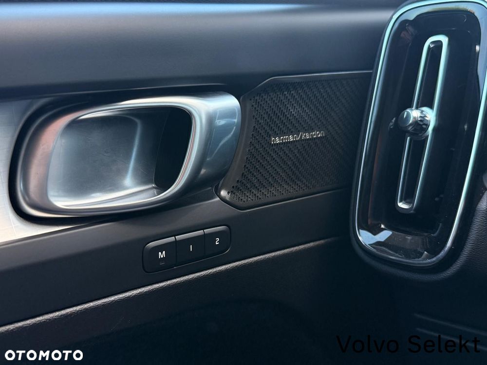 Volvo XC 40 B3 Plus Dark - 25