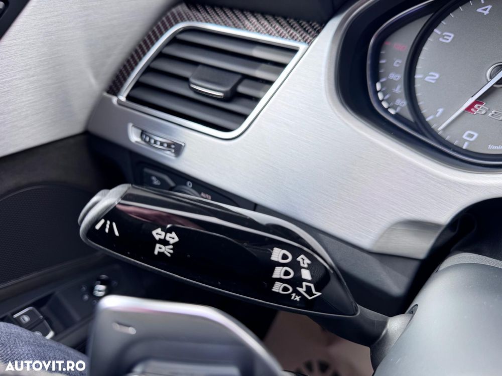 Audi S8 - 32