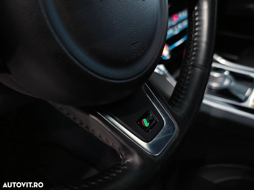 Jaguar XE 2.0 R-Sport - 21