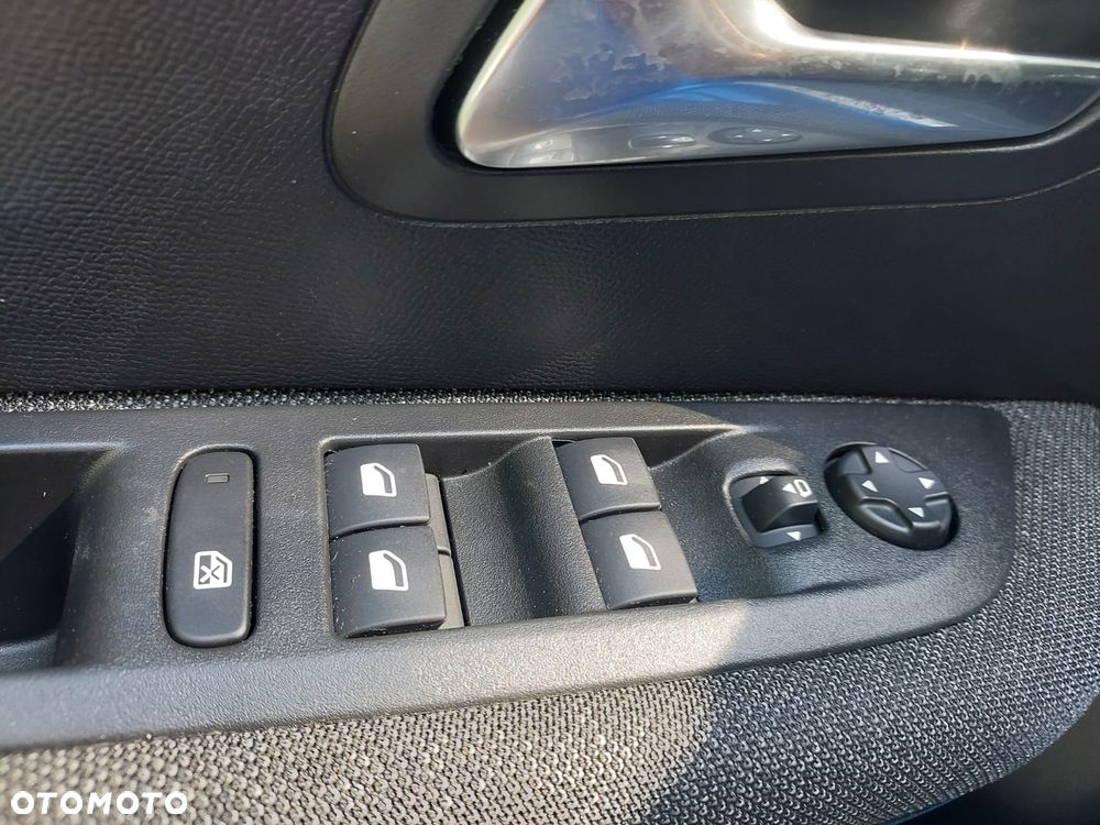 Peugeot 208 Elektromotor 136 E-Style - 17