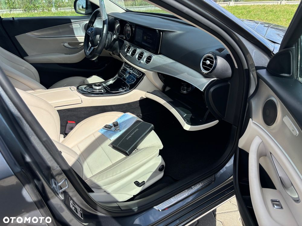 Mercedes-Benz Klasa E 220 d 9G-TRONIC Exclusive - 24