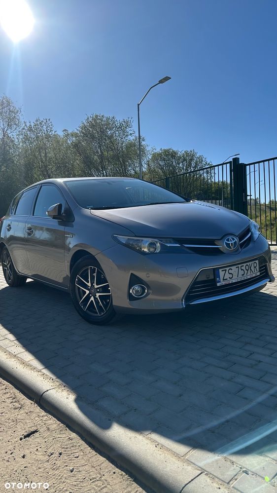 Toyota Auris 1.8 HSD Luna - 2