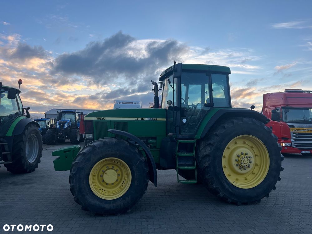 John Deere 7710 - 11