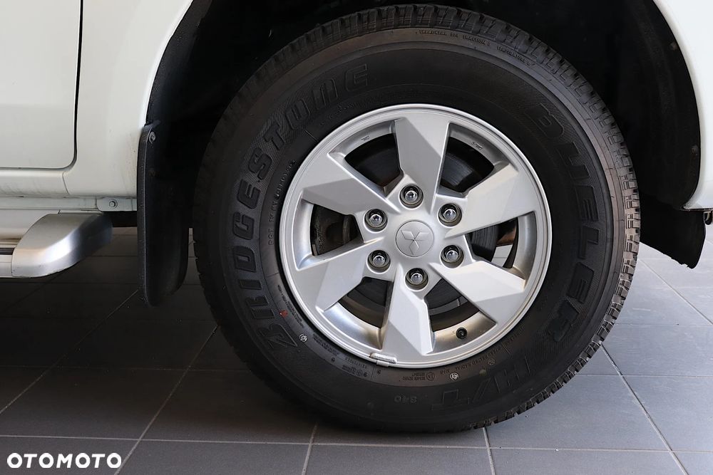 Mitsubishi L200 2.4 d CC Invite EU6 - 10