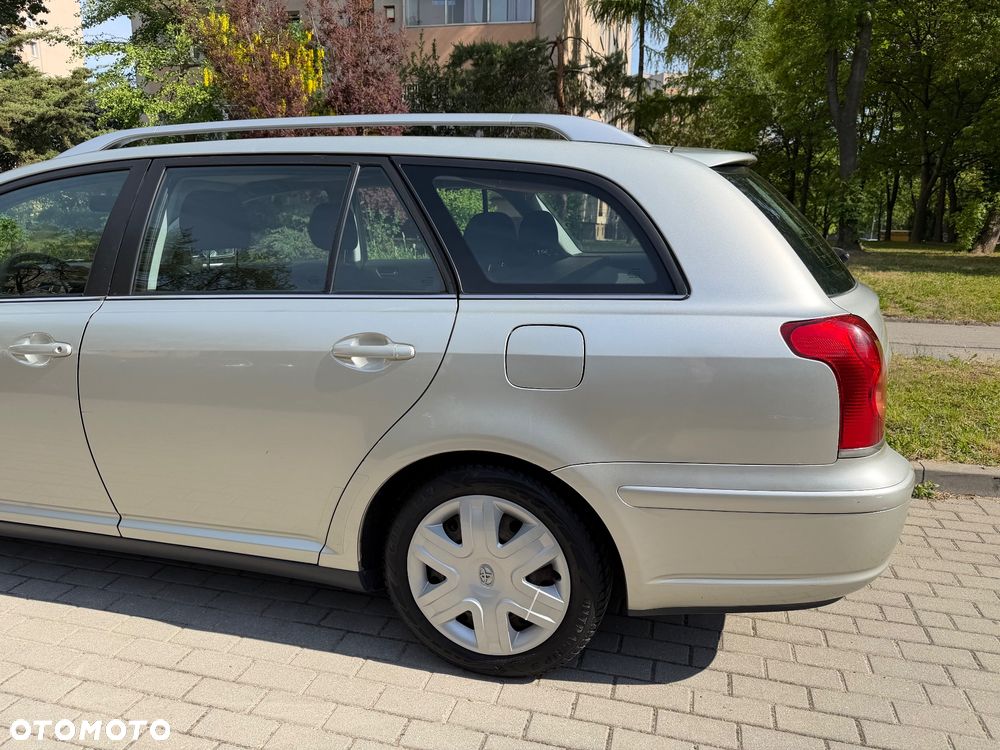 Toyota Avensis - 2