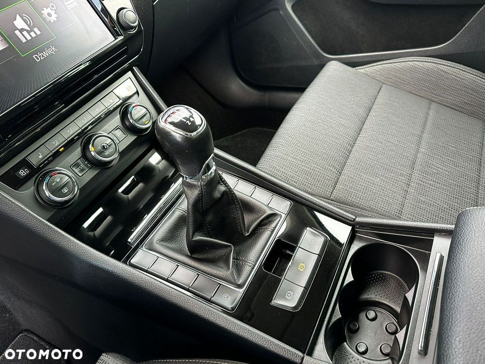 Skoda Superb 2.0 TDI Ambition - 28