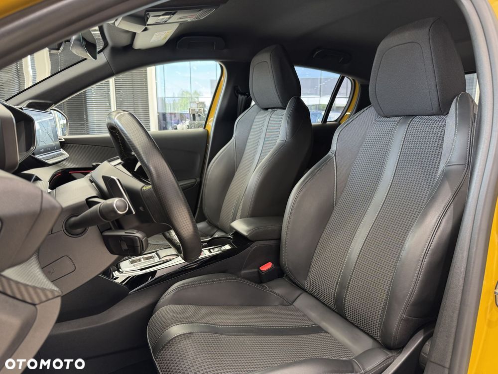 Peugeot 208 - 10