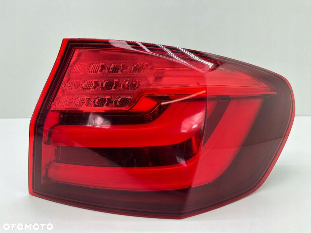 BMW 5 F11 PRAWA LAMPA TYŁ W BŁOTNIK LED 7203234