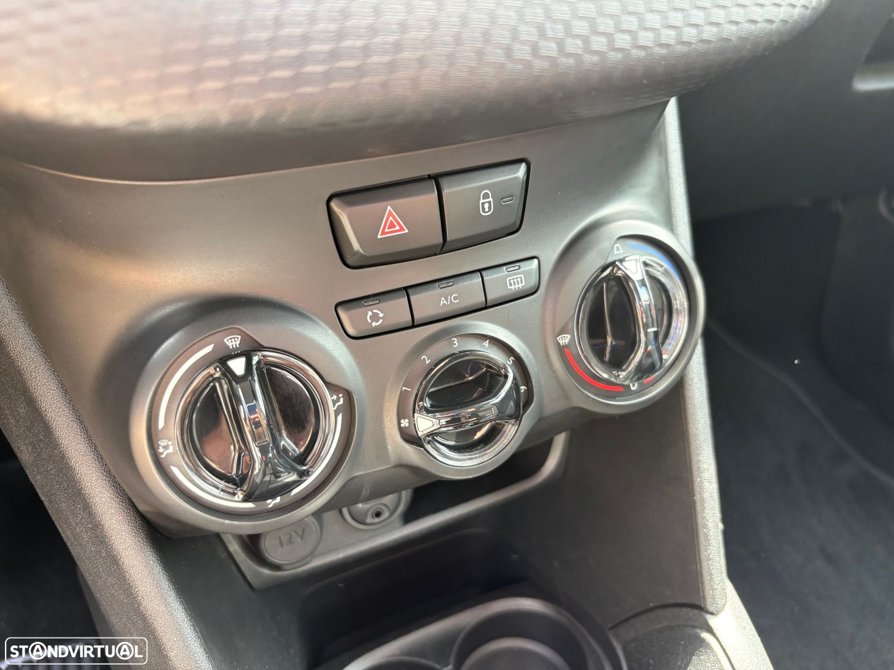 Peugeot 208 1.2 PureTech Style - 28