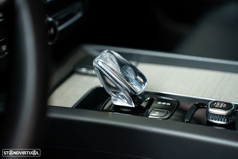 Volvo XC 60 2.0 T8 PHEV Momentum Plus AWD - 27