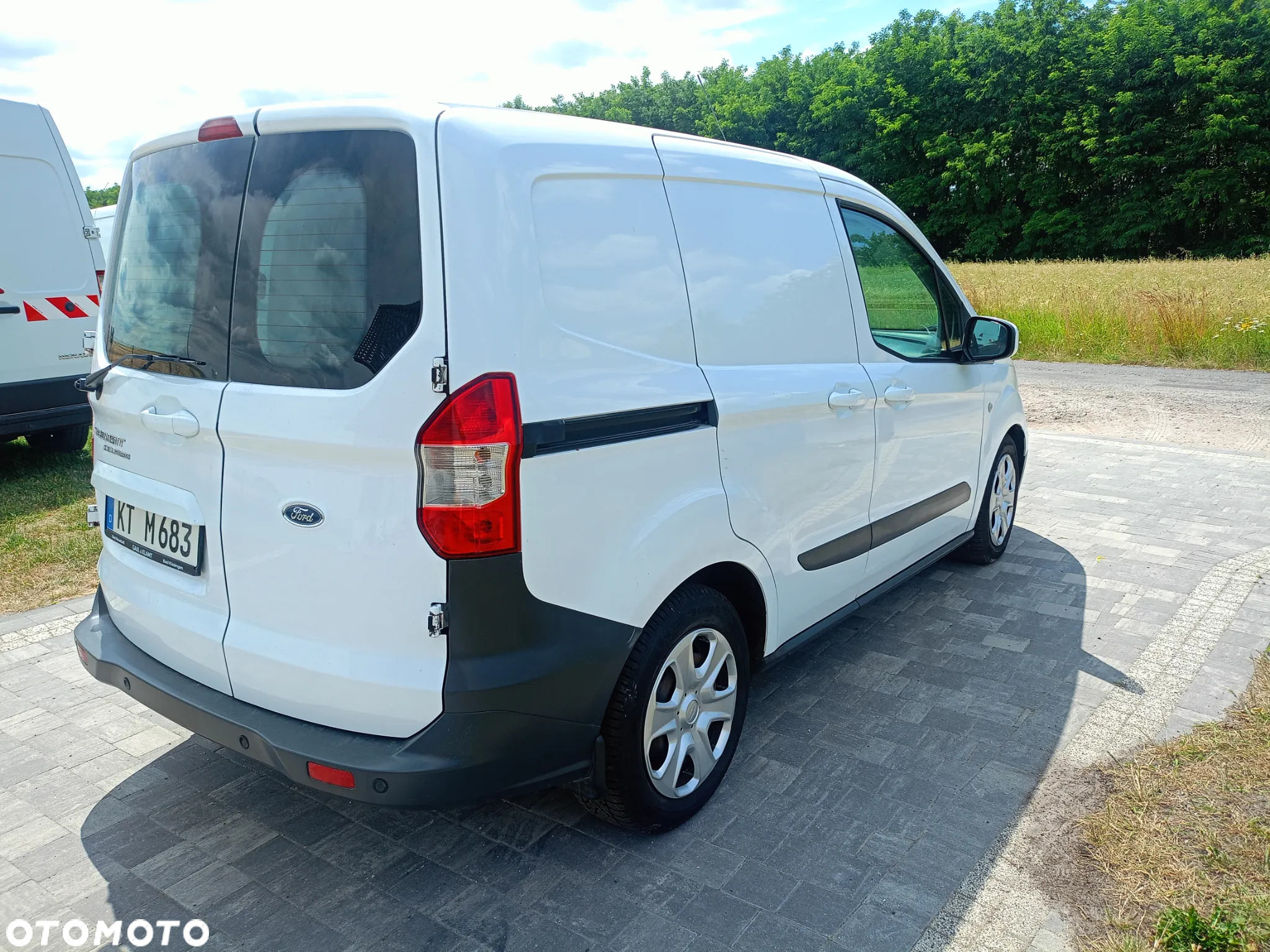 Ford courier - 33