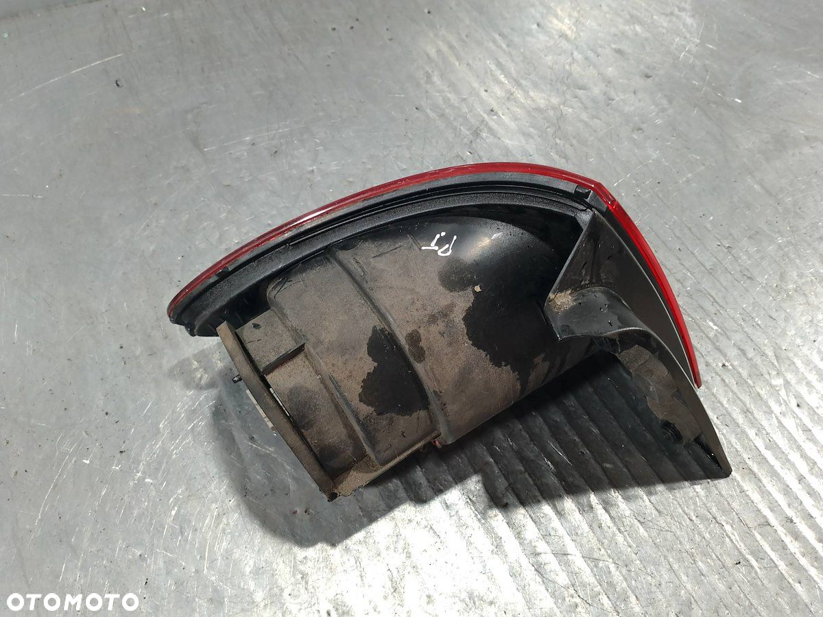 LAMPA TYLNA PRAWA SEAT TOLEDO III 5P5945096B  5P5945112 - 5