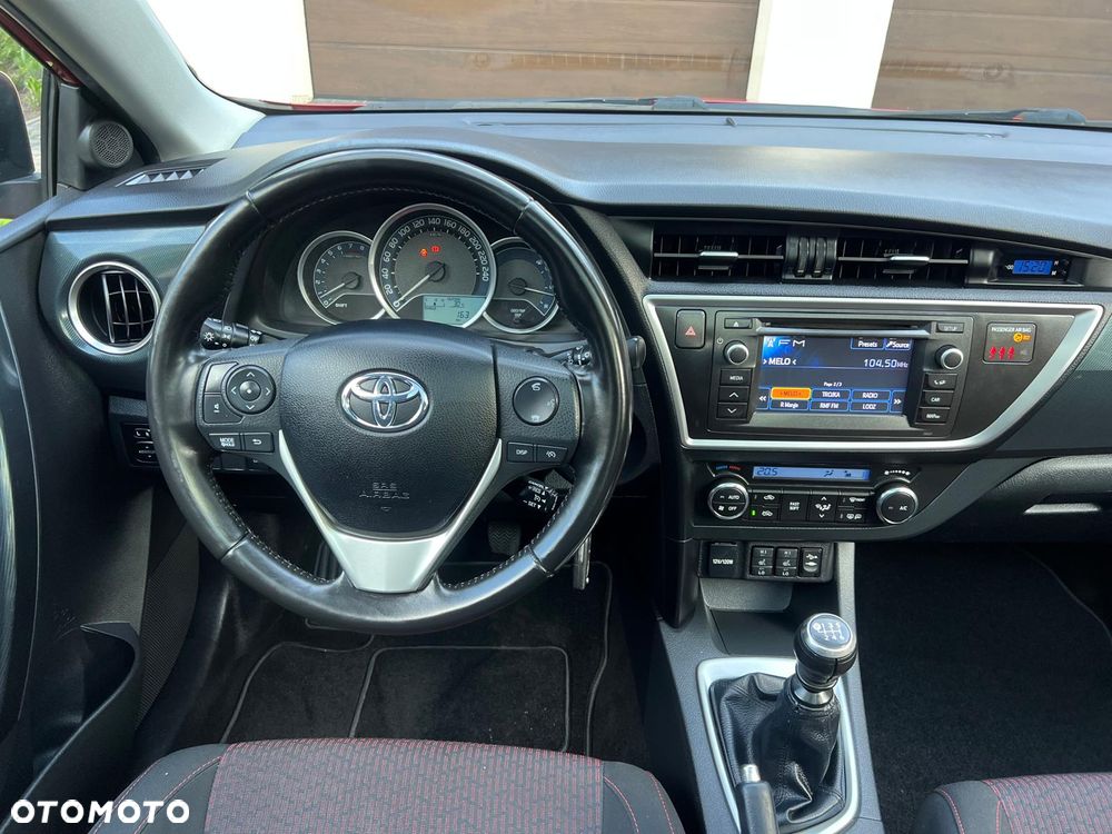 Toyota Auris 1.6 Selection - 17